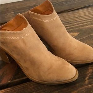 Dolce vita tan mule size 6.5